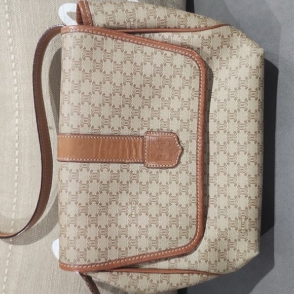 ๐ฏ๐ฅ๐ AUTHENTIC CELINE MACADAM CROSSBODY WITH ADJUSTABLE STRAP 8x10x4 - Picture 3 of 11